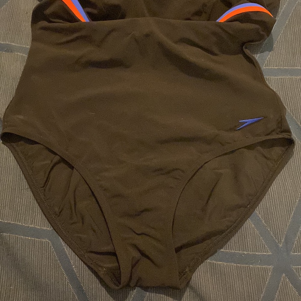 Speedo one-piece - Picture 3 of 7